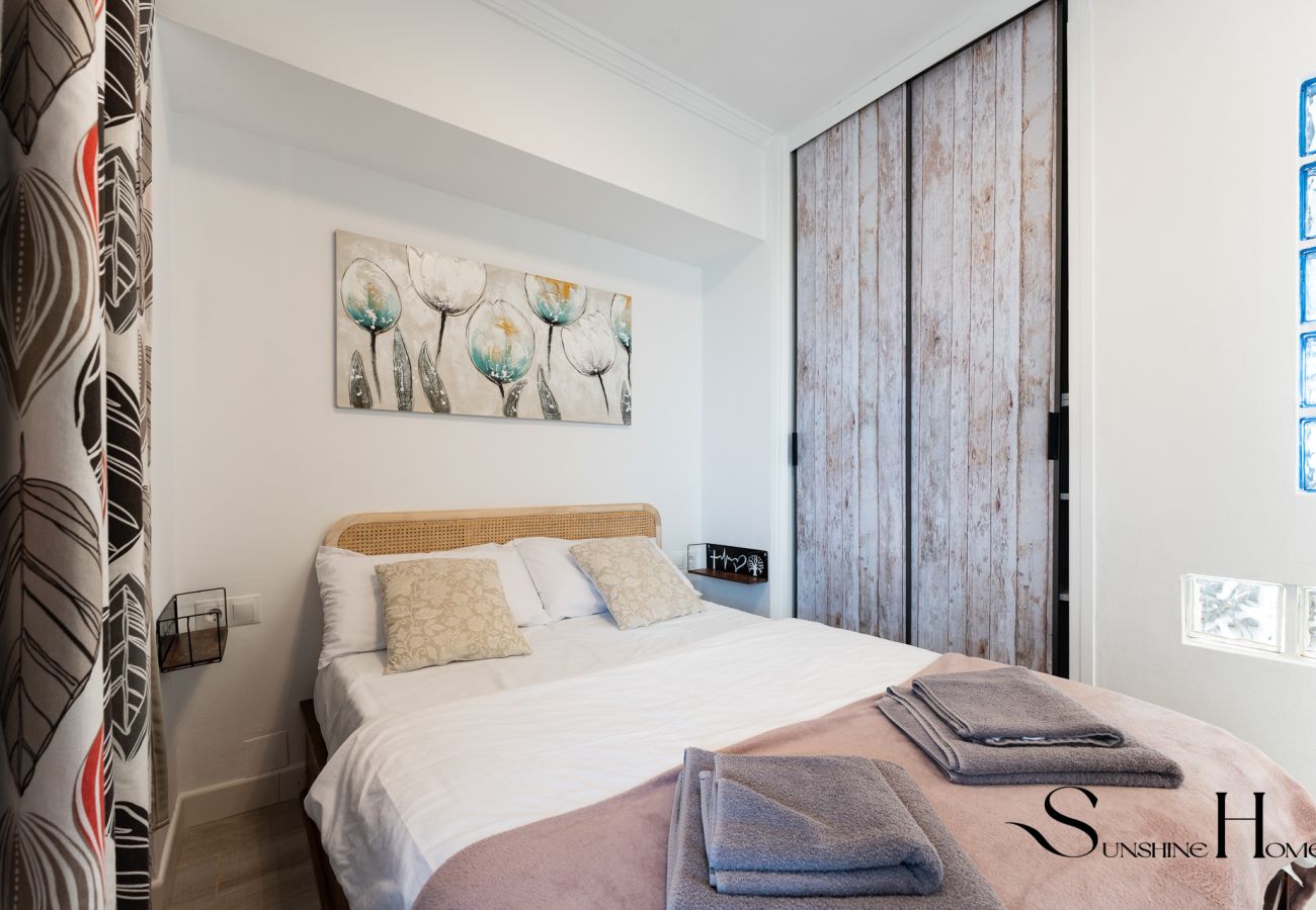 Apartamento en Benalmádena - Beachfront Studio with Sea Views & Pools