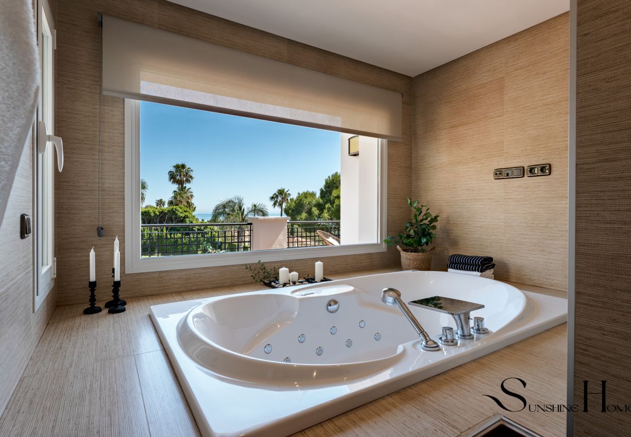 Villa en Benalmádena - Villa Lujo 5 Dorm. Benalmádena | Piscina & Jacuzzi REF073