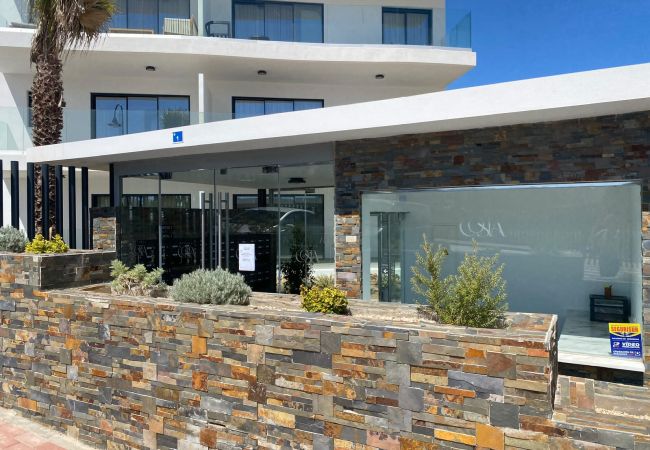 Apartamento en Mijas Costa - Escapada Tranquila Cerca de Playa y Golf