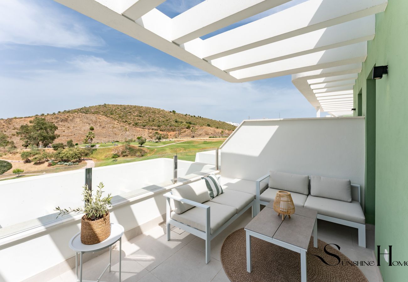 Apartamento en Mijas Costa - Ático Moderno de 2 Dormitorios con Vistas al Golf Cerca de La Cala de Mijas