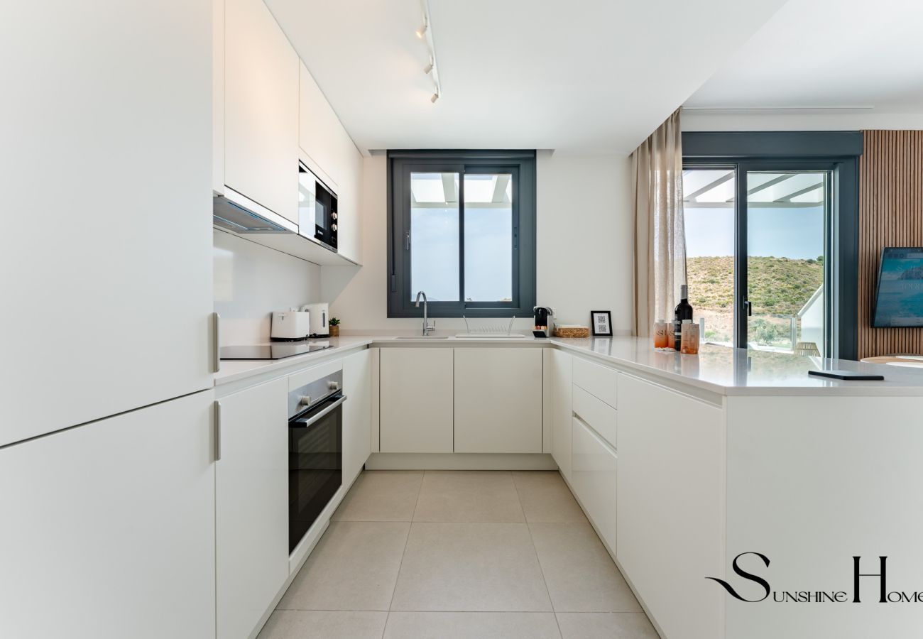 Apartamento en Mijas Costa - Ático Moderno de 2 Dormitorios con Vistas al Golf Cerca de La Cala de Mijas