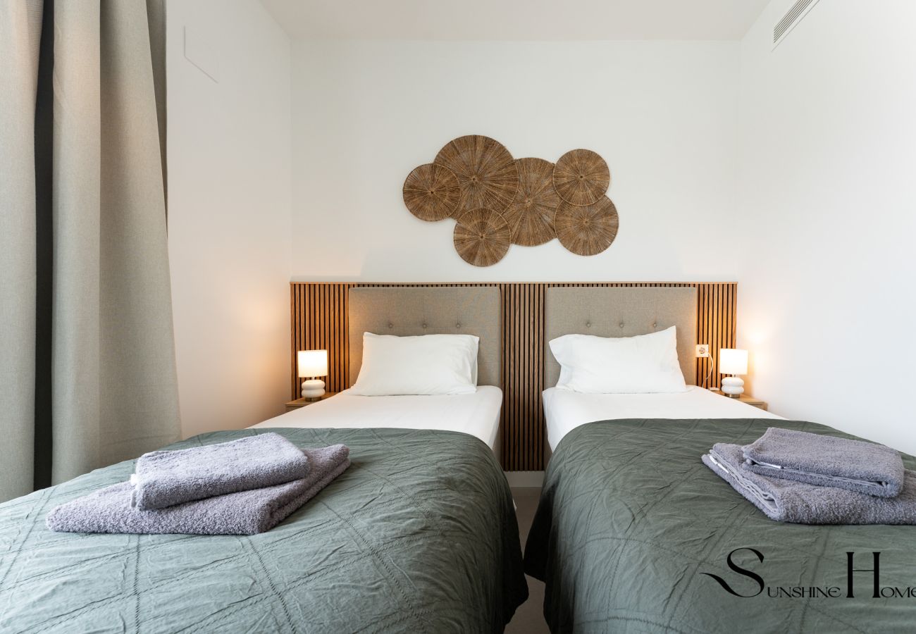 Apartamento en Mijas Costa - Ático Moderno de 2 Dormitorios con Vistas al Golf Cerca de La Cala de Mijas