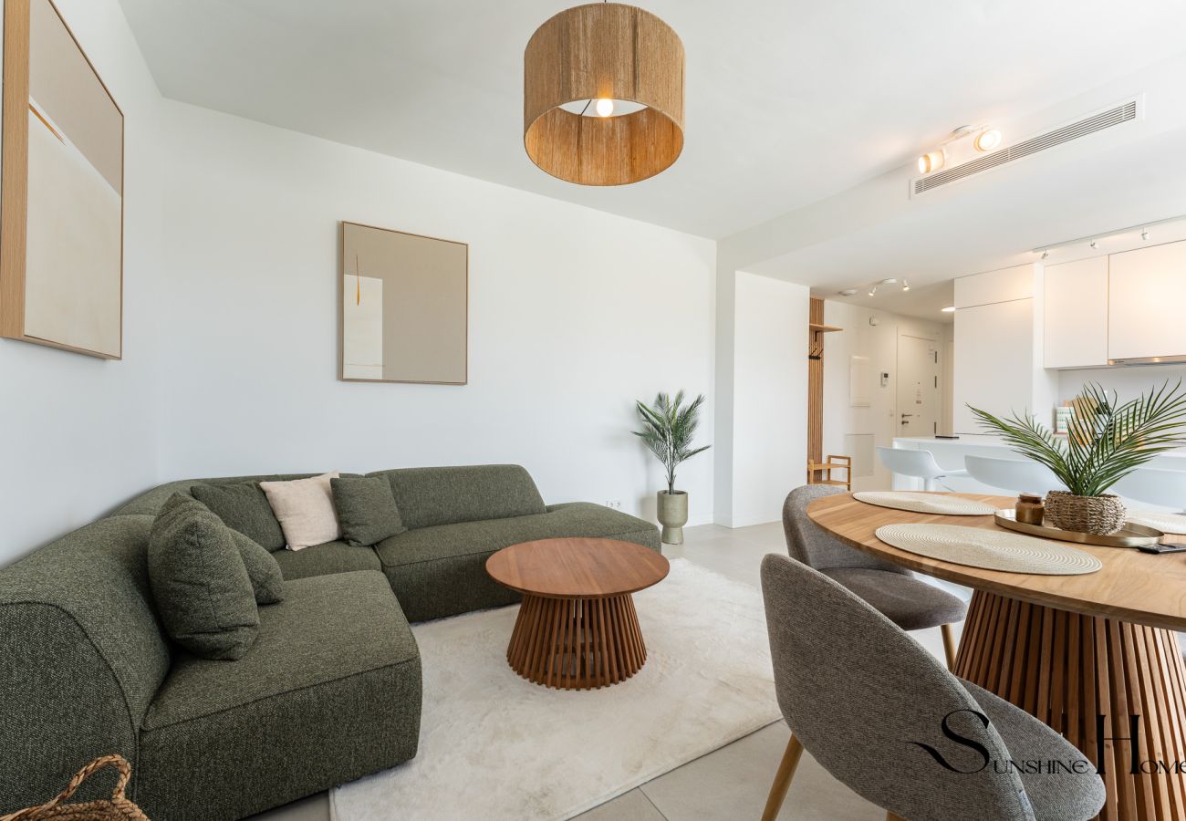 Apartamento en Mijas Costa - Ático Moderno de 2 Dormitorios con Vistas al Golf Cerca de La Cala de Mijas