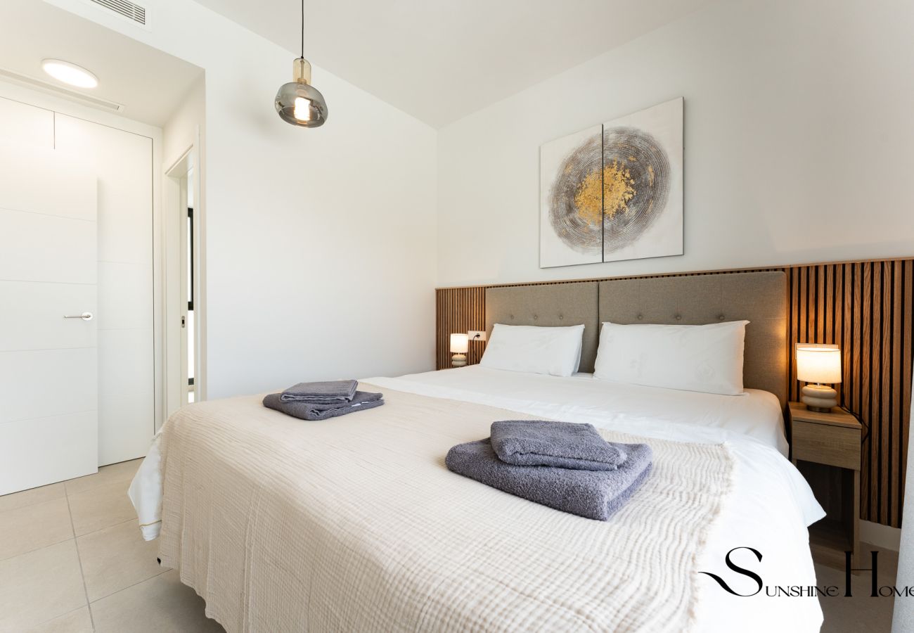 Apartamento en Mijas Costa - Ático Moderno de 2 Dormitorios con Vistas al Golf Cerca de La Cala de Mijas