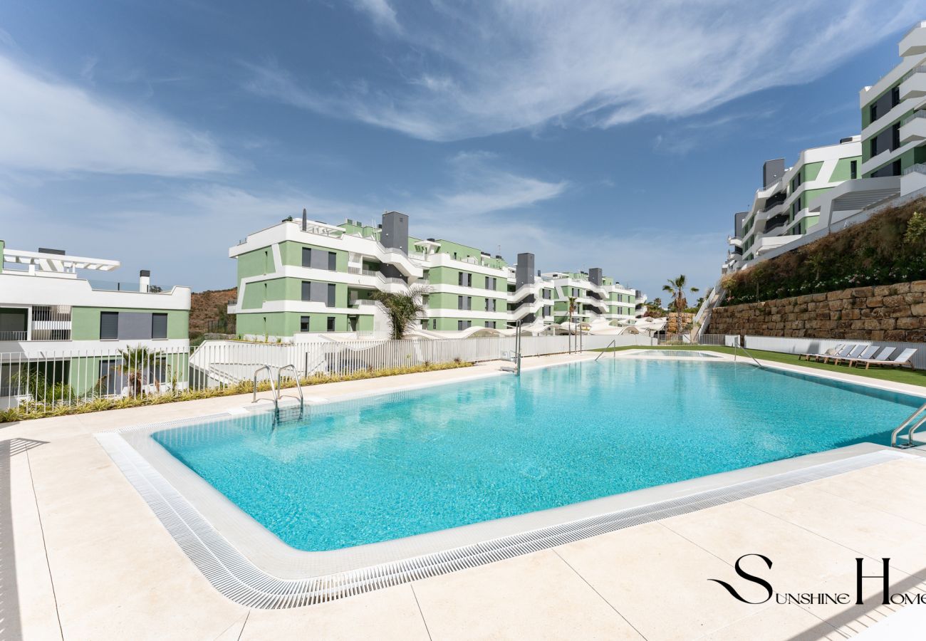 Apartamento en Mijas Costa - Ático Moderno de 2 Dormitorios con Vistas al Golf Cerca de La Cala de Mijas
