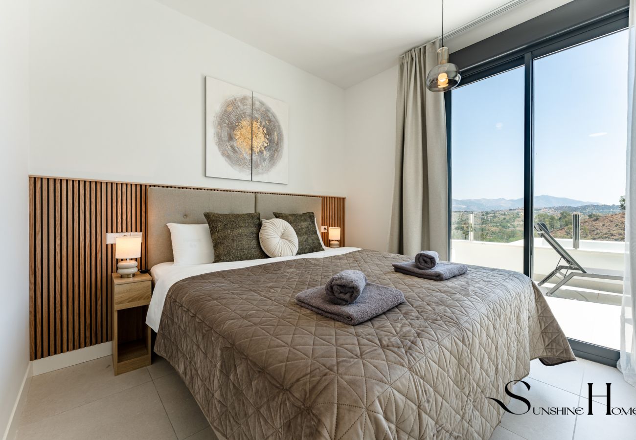 Apartamento en Mijas Costa - Ático Moderno de 2 Dormitorios con Vistas al Golf Cerca de La Cala de Mijas