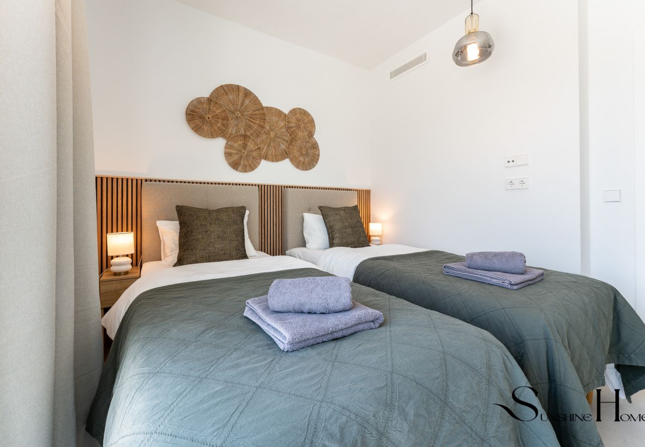 Apartamento en Mijas Costa - Ático Moderno de 2 Dormitorios con Vistas al Golf Cerca de La Cala de Mijas