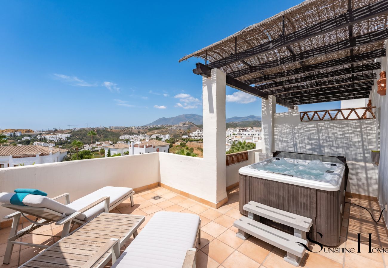 Apartamento en Estepona - Estepona Duplex with BBQ & Jacuzzi