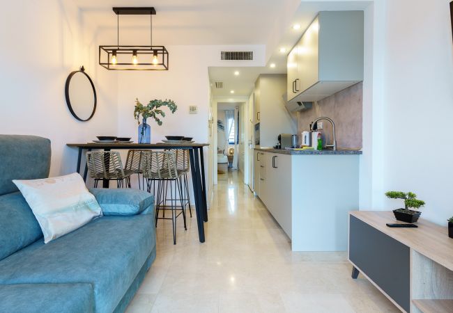 Appartement à Benalmádena - 2nd line from the beach , seaviews + parking &pool Appartement à Benalmádena - 2nd line from the beach , seaviews + parking &pool