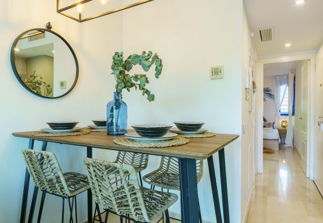 Appartement à Benalmádena - 2nd line from the beach , seaviews + parking &pool