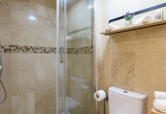 Appartement à Benalmádena - 2nd line from the beach , seaviews + parking &pool Appartement à Benalmádena - 2nd line from the beach , seaviews + parking &pool