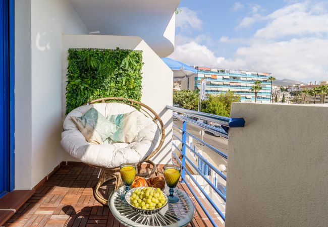 Appartement à Benalmádena - 2nd line from the beach , seaviews + parking &pool