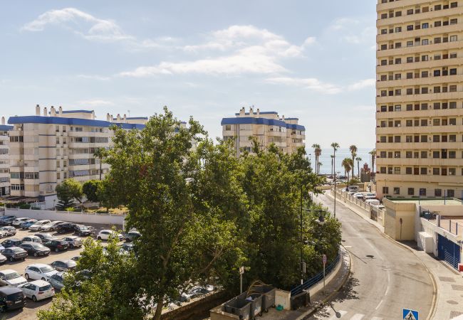 Appartement à Benalmádena - 2nd line from the beach , seaviews + parking &pool Appartement à Benalmádena - 2nd line from the beach , seaviews + parking &pool