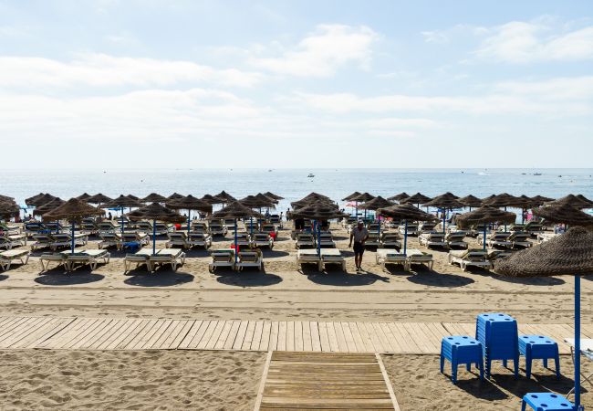 Appartement à Benalmádena - 2nd line from the beach , seaviews + parking &pool Appartement à Benalmádena - 2nd line from the beach , seaviews + parking &pool