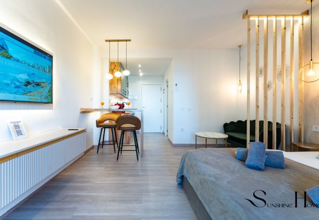 Studio à Benalmádena - Seaview beachfront studio with aqua park & balcony Studio à Benalmádena - Seaview beachfront studio with aqua park & balcony