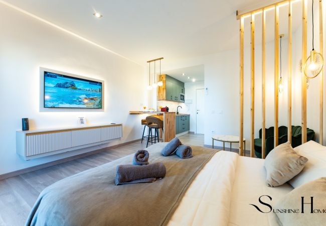 Studio à Benalmádena - Seaview beachfront studio with aqua park & balcony Studio à Benalmádena - Seaview beachfront studio with aqua park & balcony