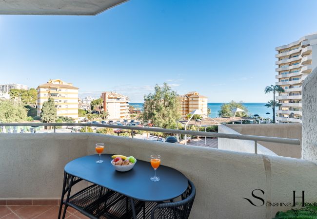 Studio à Benalmádena - Seaview beachfront studio with aqua park & balcony Studio à Benalmádena - Seaview beachfront studio with aqua park & balcony