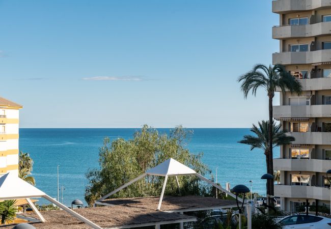 Studio à Benalmádena - Seaview beachfront studio with aqua park & balcony Studio à Benalmádena - Seaview beachfront studio with aqua park & balcony