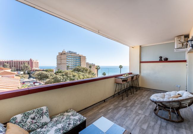 Appartement à Benalmádena - Benalmadena beachfront retreat w/ big balcony & city/sea views