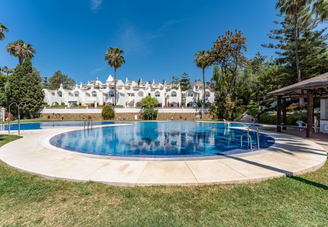 Appartement à Benalmádena - Beachfront Oasis With Pool Appartement à Benalmádena - Beachfront Oasis With Pool