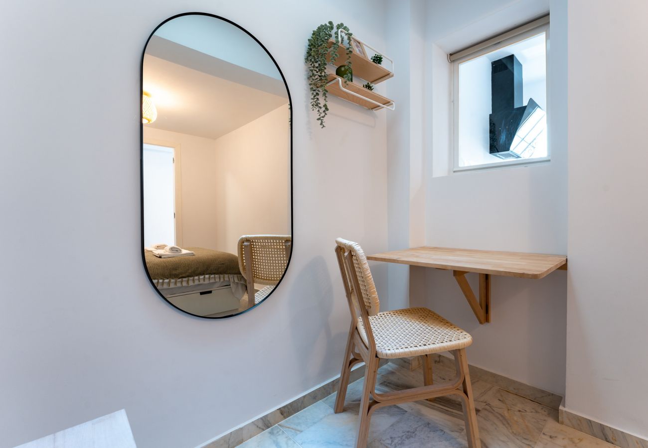Appartement à Benalmádena - Beachfront Oasis With Pool