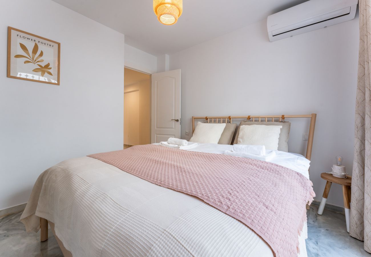Appartement à Benalmádena - Beachfront Oasis With Pool