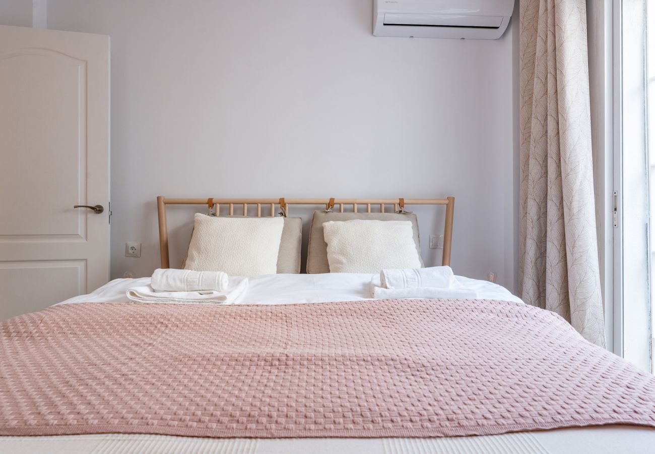 Appartement à Benalmádena - Beachfront Oasis With Pool