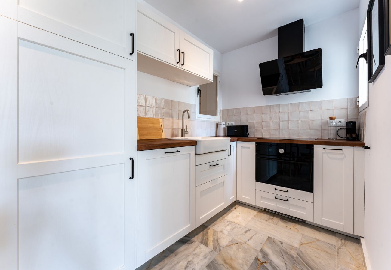 Appartement à Benalmádena - Beachfront Oasis With Pool