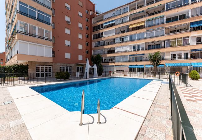 Appartement à Torremolinos - Cozy 1BR  sea views & pool in Torremolinos