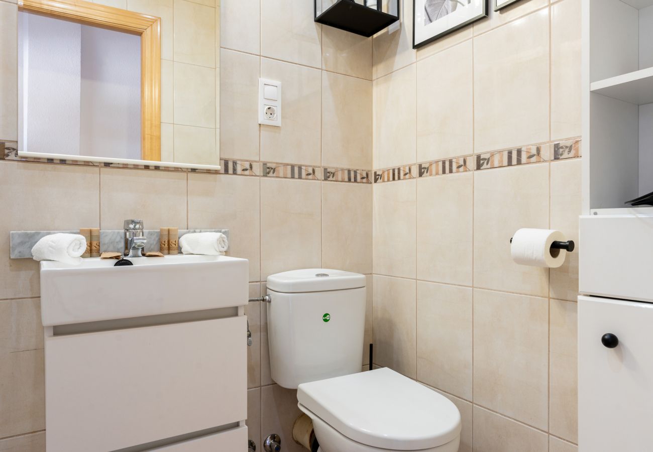 Appartement à Torremolinos - Cozy 1BR  sea views & pool in Torremolinos