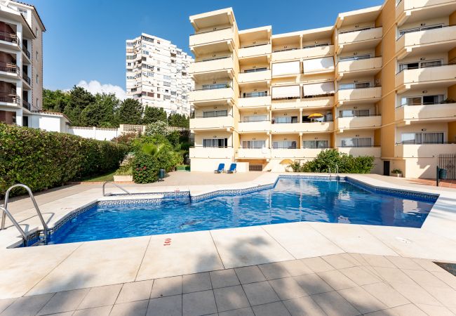 Appartement à Torremolinos - Sunrise Haven: Spacious, Bright, Pool, Terraces