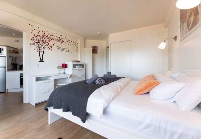 Appartement à Torremolinos - Sunrise Haven: Spacious, Bright, Pool, Terraces Appartement à Torremolinos - Sunrise Haven: Spacious, Bright, Pool, Terraces