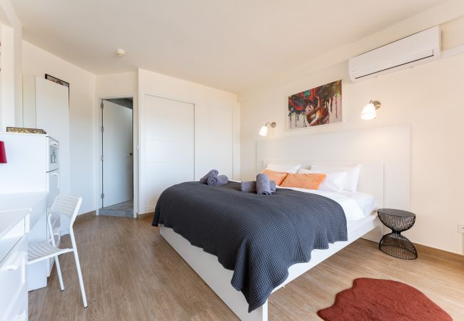Appartement à Torremolinos - Sunrise Haven: Spacious, Bright, Pool, Terraces Appartement à Torremolinos - Sunrise Haven: Spacious, Bright, Pool, Terraces