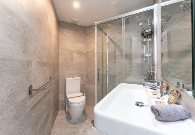 Appartement à Torremolinos - Sunrise Haven: Spacious, Bright, Pool, Terraces Appartement à Torremolinos - Sunrise Haven: Spacious, Bright, Pool, Terraces