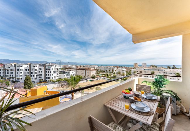 Appartement à Torremolinos - Sunrise Haven: Spacious, Bright, Pool, Terraces Appartement à Torremolinos - Sunrise Haven: Spacious, Bright, Pool, Terraces