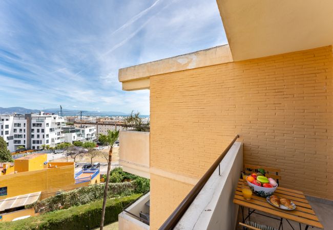 Appartement à Torremolinos - Sunrise Haven: Spacious, Bright, Pool, Terraces