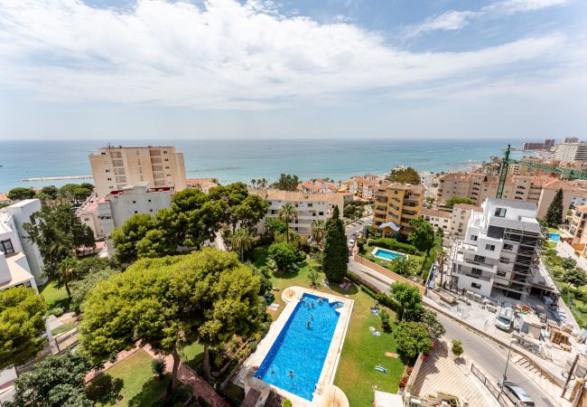 Appartement à Benalmádena - Coastal Charm: Renovated 2-Bed Apt, Pool, Sea Views Appartement à Benalmádena - Coastal Charm: Renovated 2-Bed Apt, Pool, Sea Views