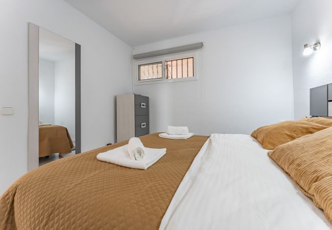 Appartement à Benalmádena - Coastal Charm: Renovated 2-Bed Apt, Pool, Sea Views Appartement à Benalmádena - Coastal Charm: Renovated 2-Bed Apt, Pool, Sea Views
