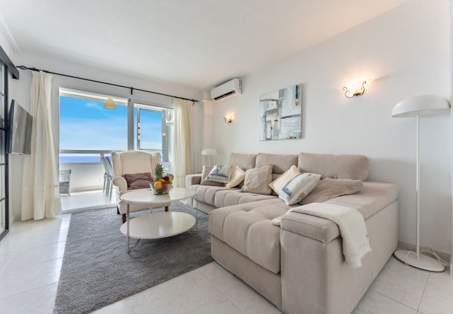 Appartement à Benalmádena - Coastal Charm: Renovated 2-Bed Apt, Pool, Sea Views Appartement à Benalmádena - Coastal Charm: Renovated 2-Bed Apt, Pool, Sea Views
