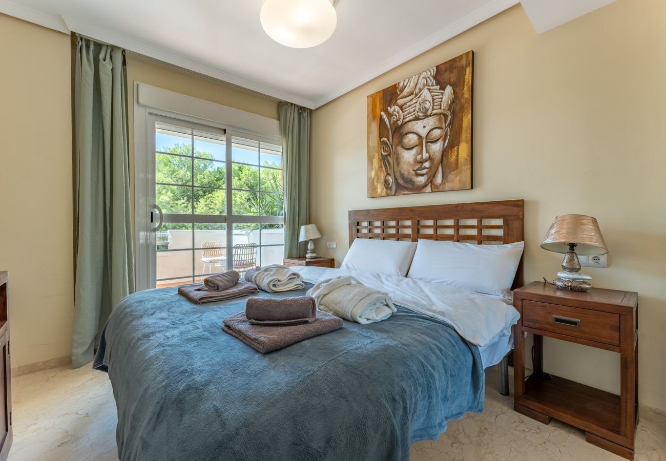 Appartement à Benalmádena - Coastal Paradise: 3BR + Pool + Sea Views!