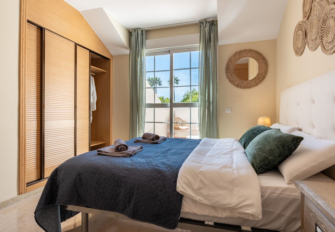 Appartement à Benalmádena - Coastal Paradise: 3BR + Pool + Sea Views!