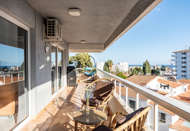 Appartement à Benalmádena - Sunny 2BR: Pool, with Terrace, and SeaView