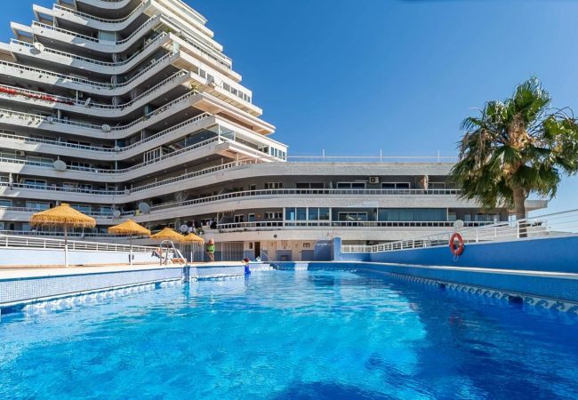 Appartement à Benalmádena - Sunny 2BR: Pool, with Terrace, and SeaView