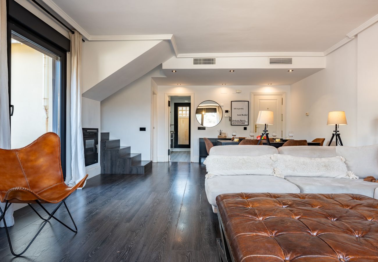 Appartement à Benalmádena - Triple Luxe: Close to Sea with Pool and Parking