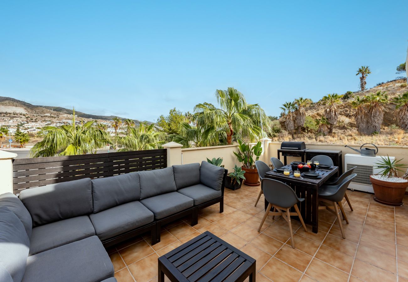 Appartement à Benalmádena - Triple Luxe: Close to Sea with Pool and Parking