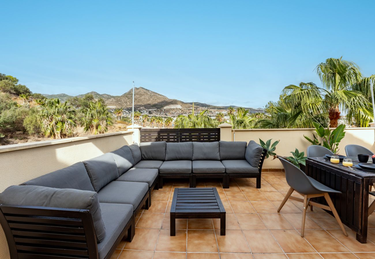 Appartement à Benalmádena - Triple Luxe: Close to Sea with Pool and Parking