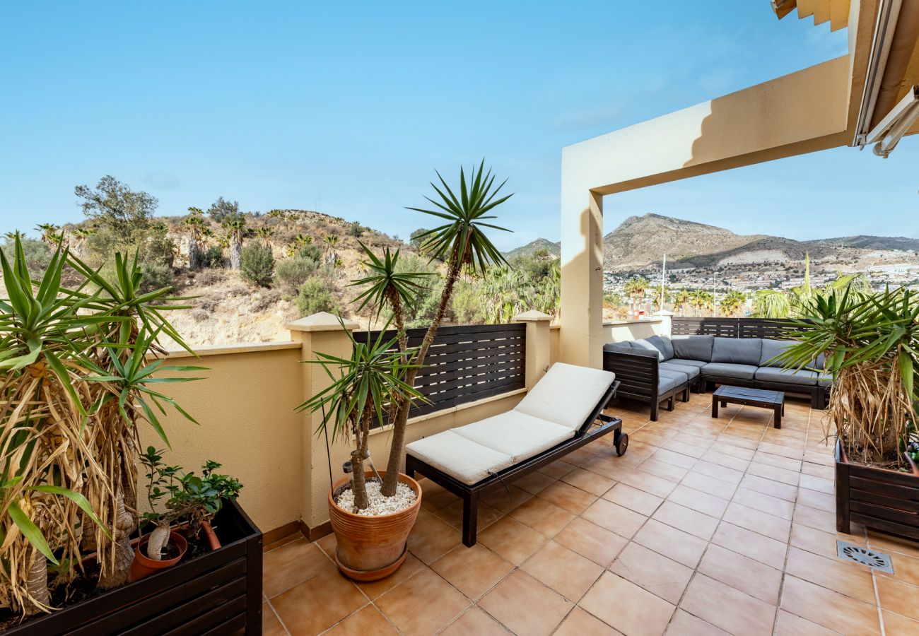 Appartement à Benalmádena - Triple Luxe: Close to Sea with Pool and Parking
