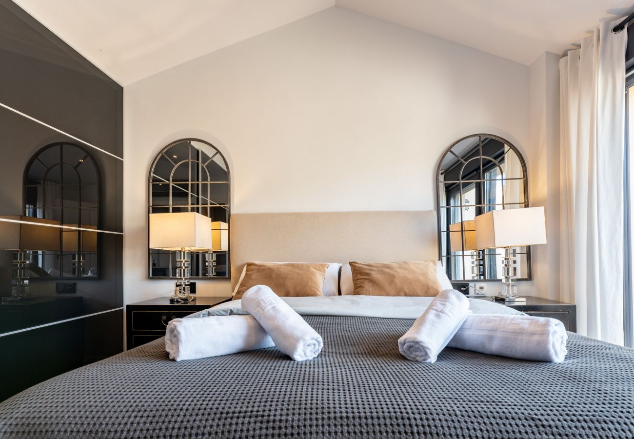 Appartement à Benalmádena - Triple Luxe: Close to Sea with Pool and Parking