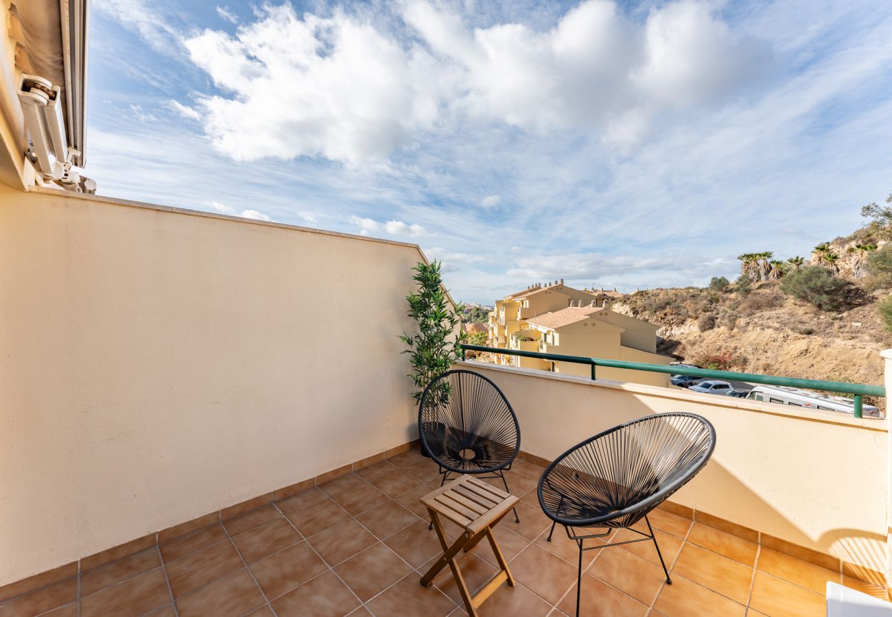 Appartement à Benalmádena - Triple Luxe: Close to Sea with Pool and Parking