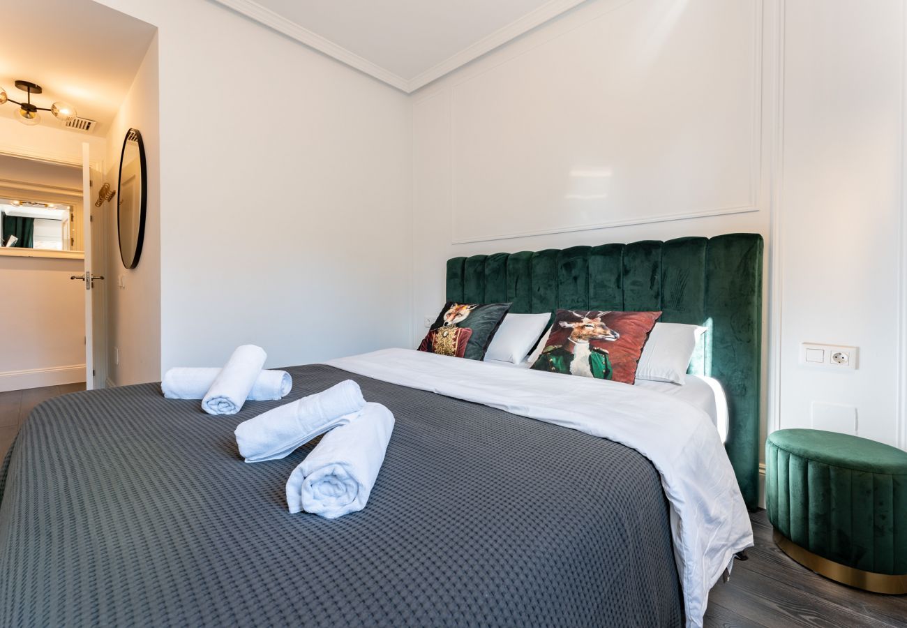 Appartement à Benalmádena - Triple Luxe: Close to Sea with Pool and Parking